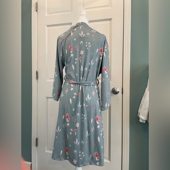 Little millie robe sz L - Picture 2 of 3